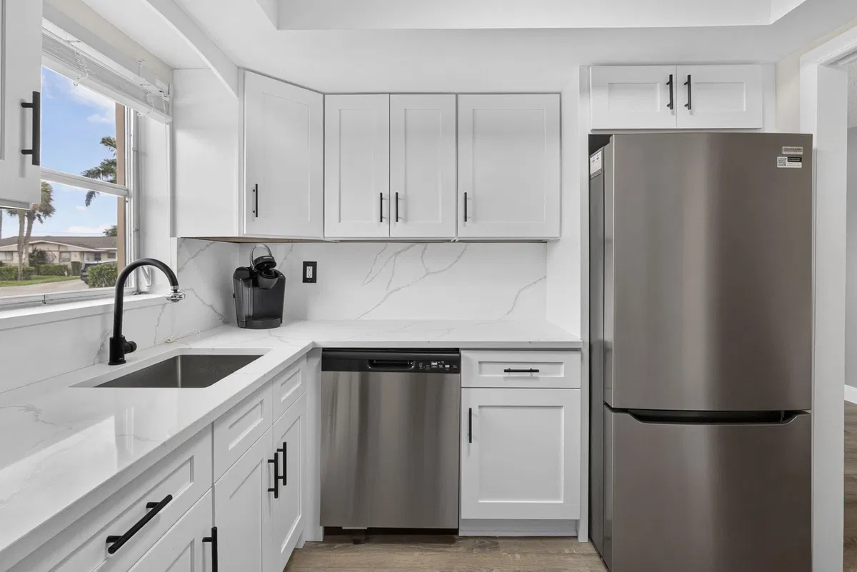Unit H photo 19