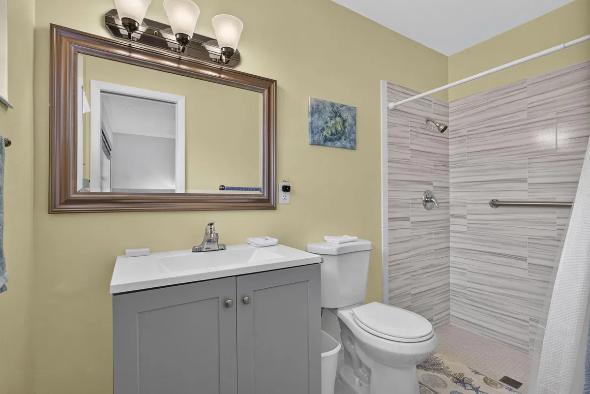 Unit H photo 25