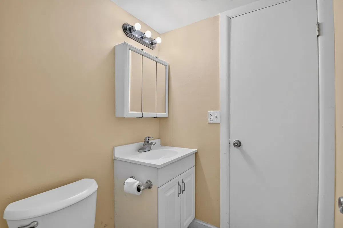 Unit B24 photo 22