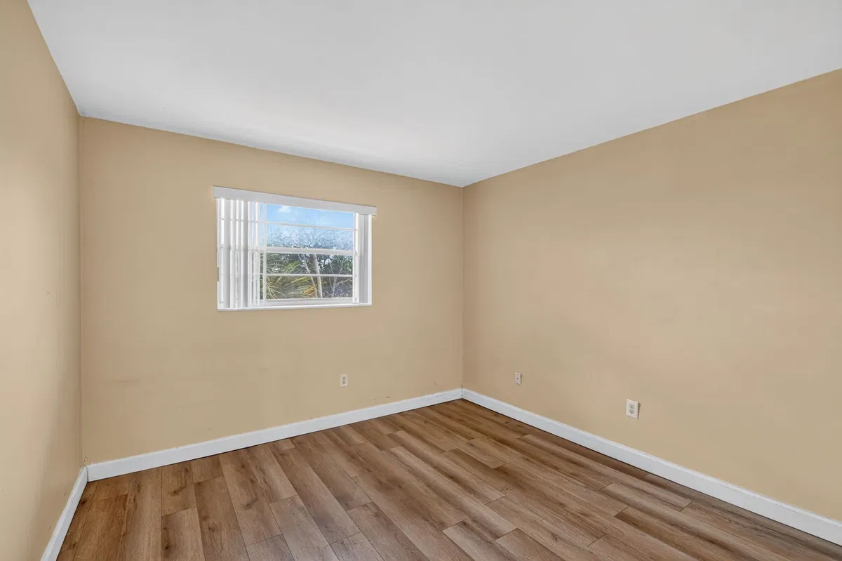 Unit B24 photo 25
