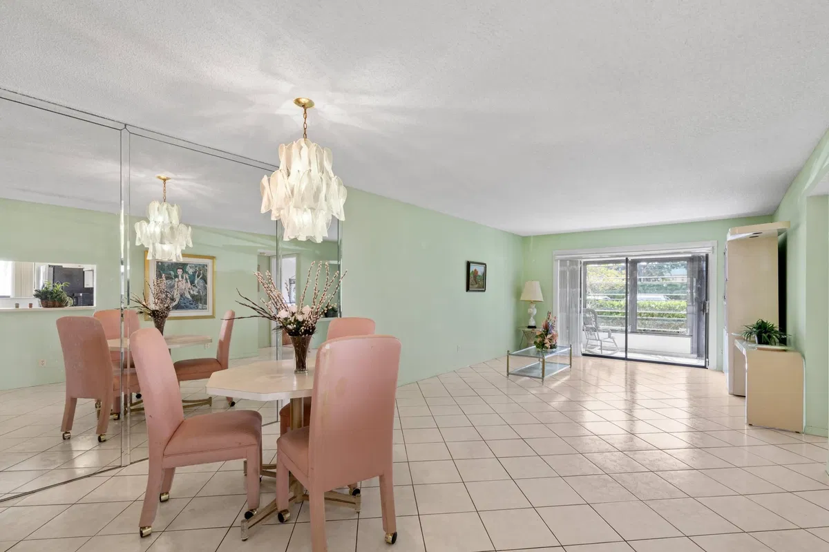 Unit 164 photo 4