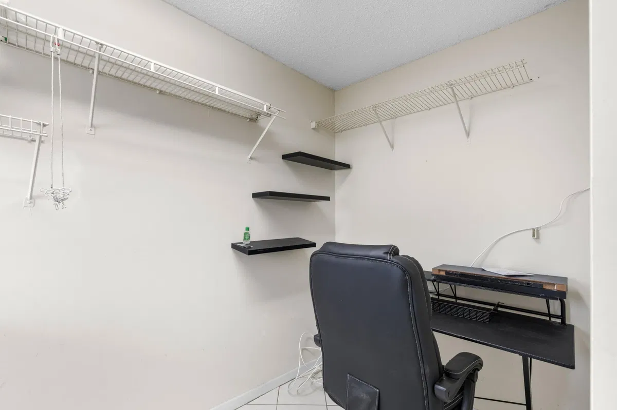 Unit 164 photo 13