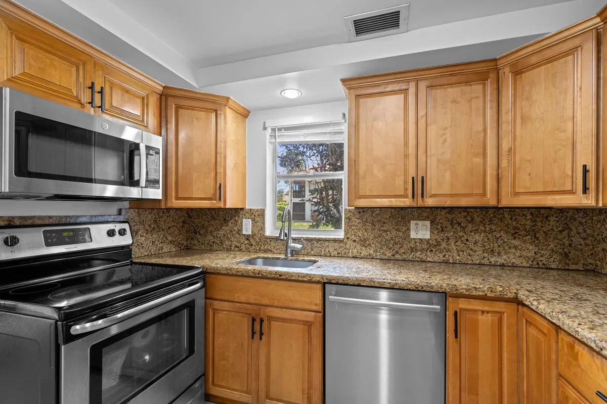 Unit 302b photo 10