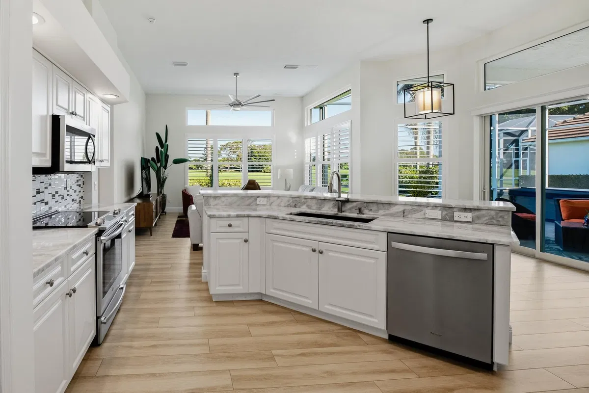Monarch Country Club Residence photo 13