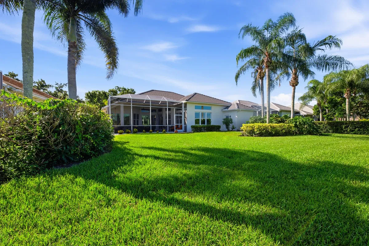 Monarch Country Club Residence photo 40