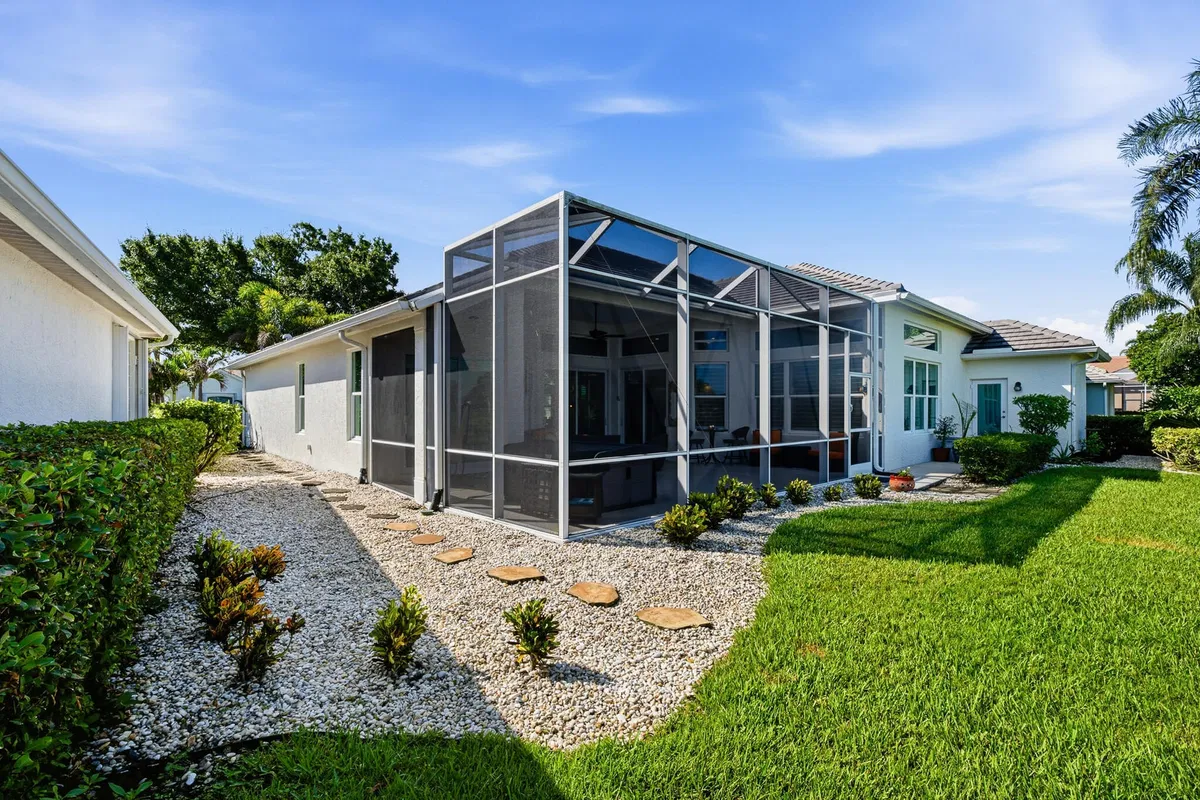 Monarch Country Club Residence photo 43