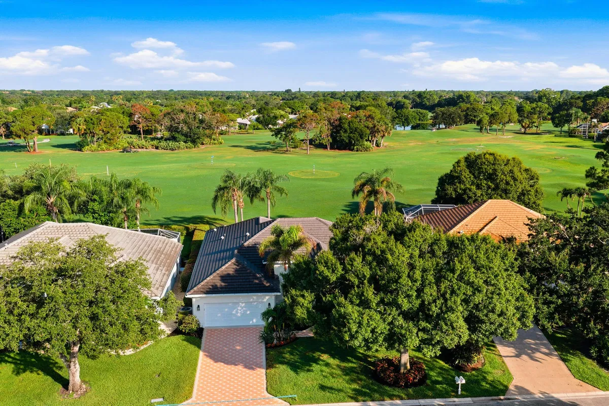 Monarch Country Club Residence photo 46
