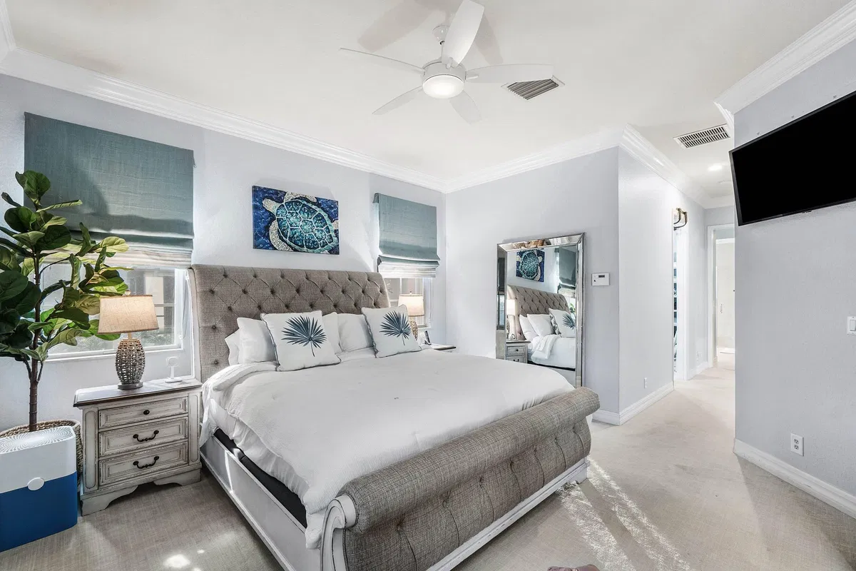  Unit (SEASONAL RENTAL) photo 16