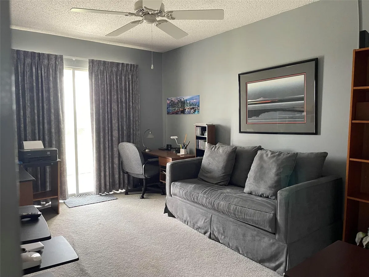 Unit 4030 photo 16