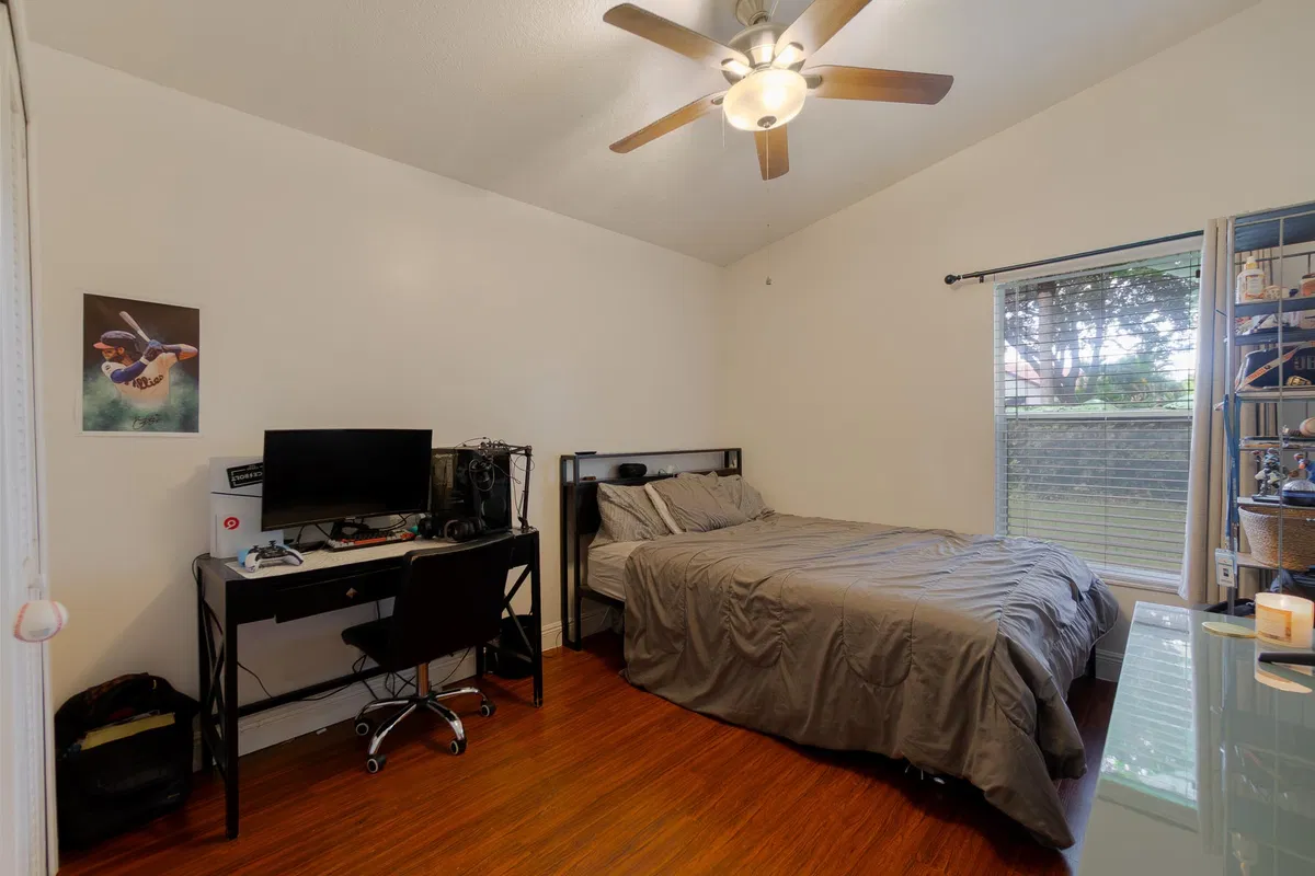 Residence photo 19