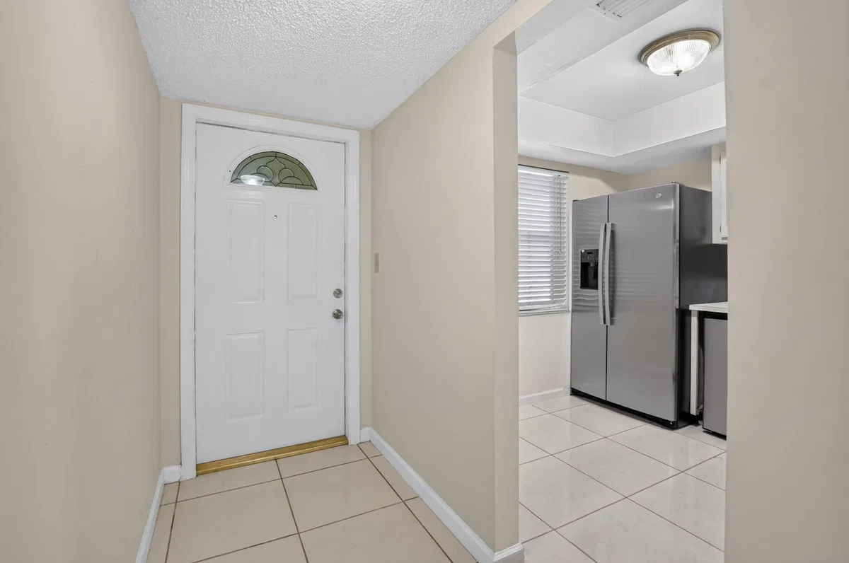 Unit 1029 photo 7