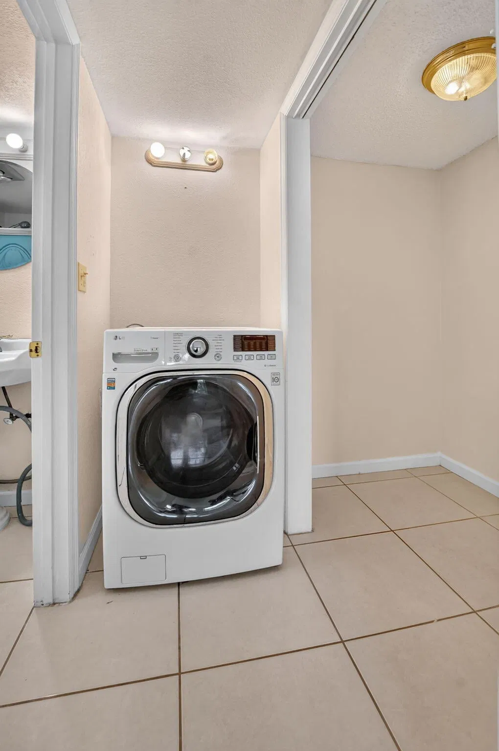 Unit 1029 photo 22