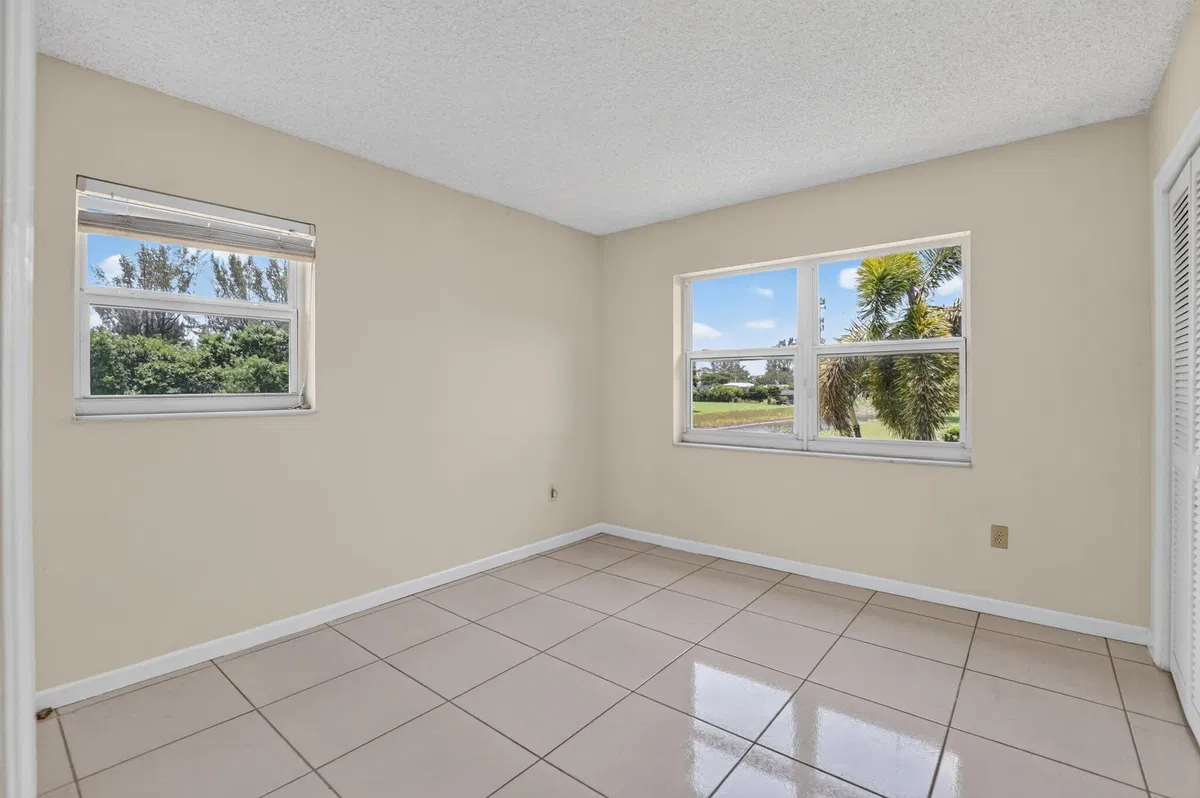 Unit 1029 photo 25
