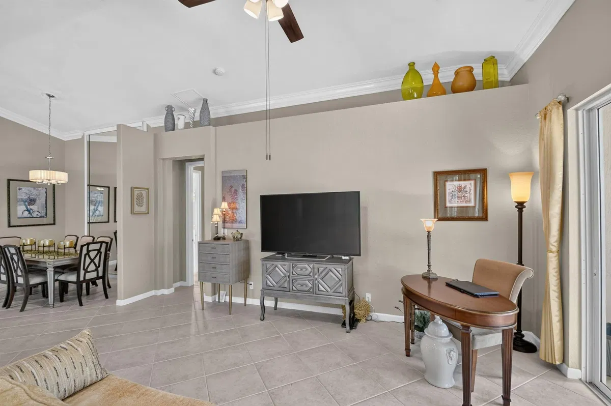 Residence photo 19