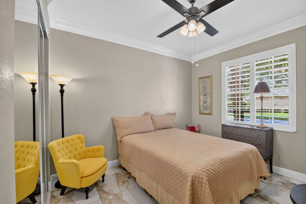 Residence photo 43