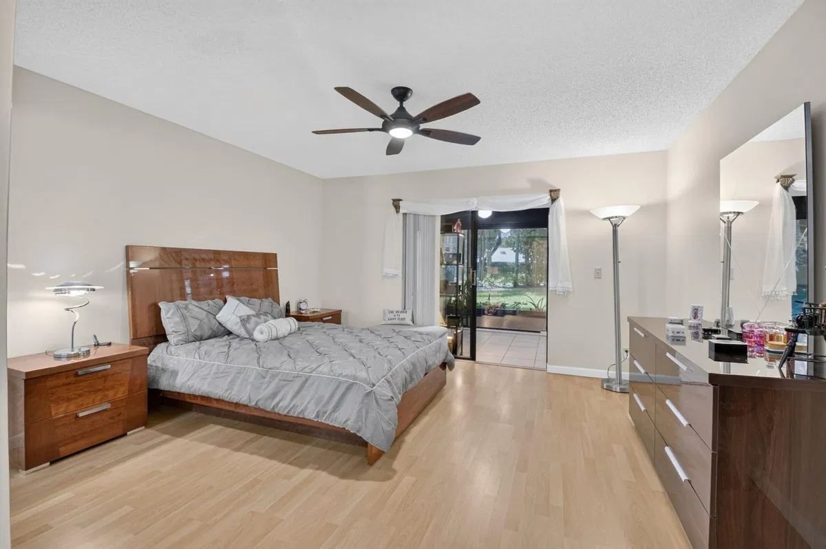 Residence photo 16