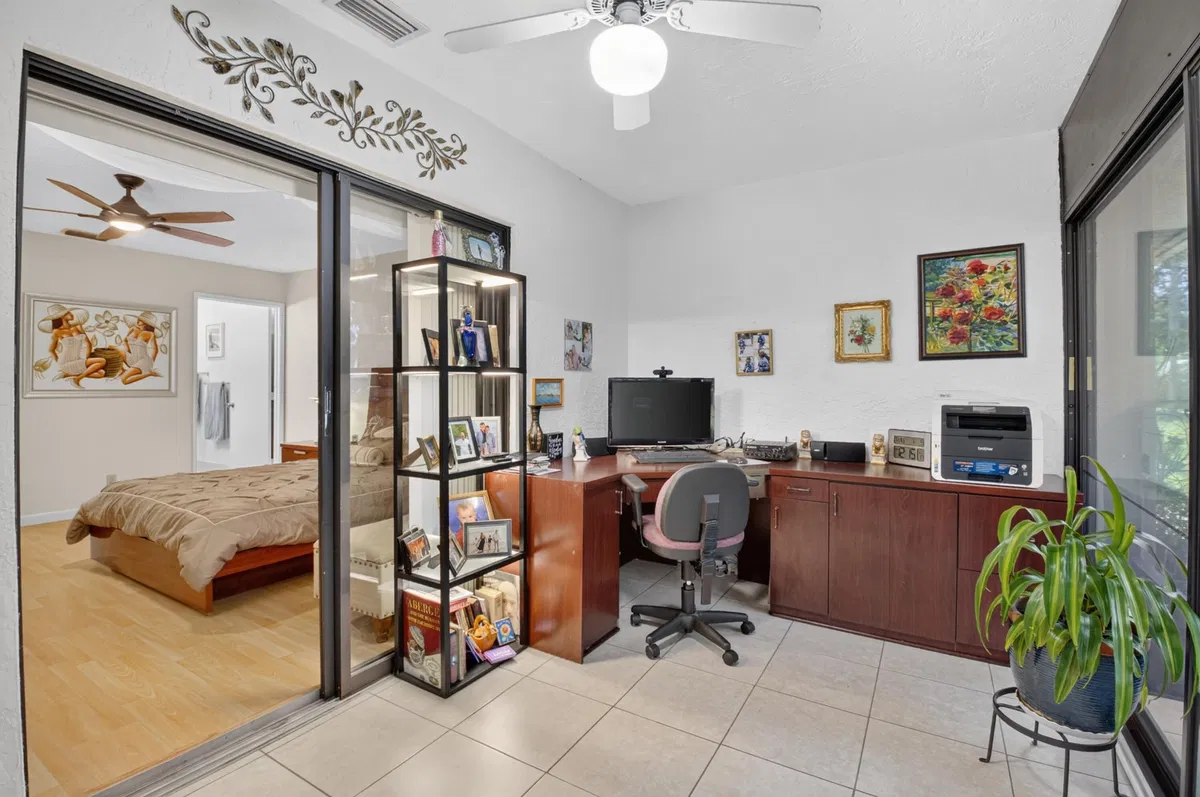 Residence photo 25