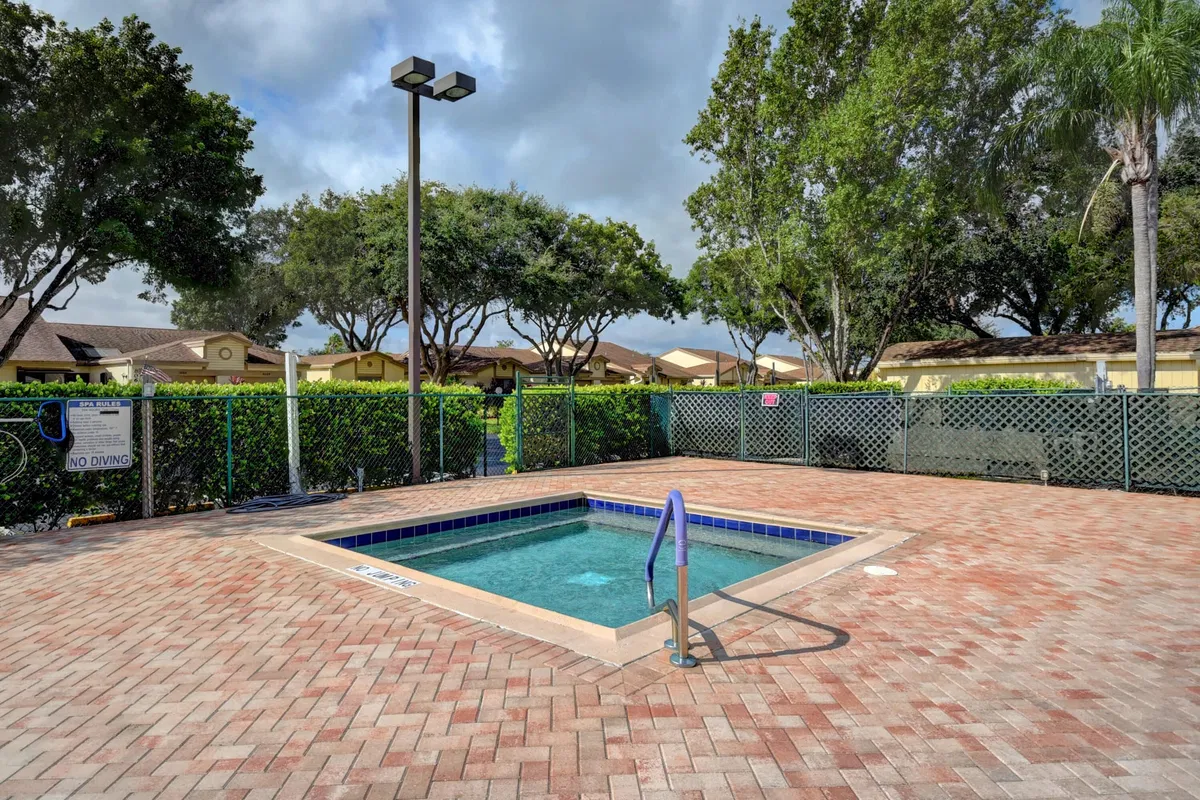 Residence photo 43