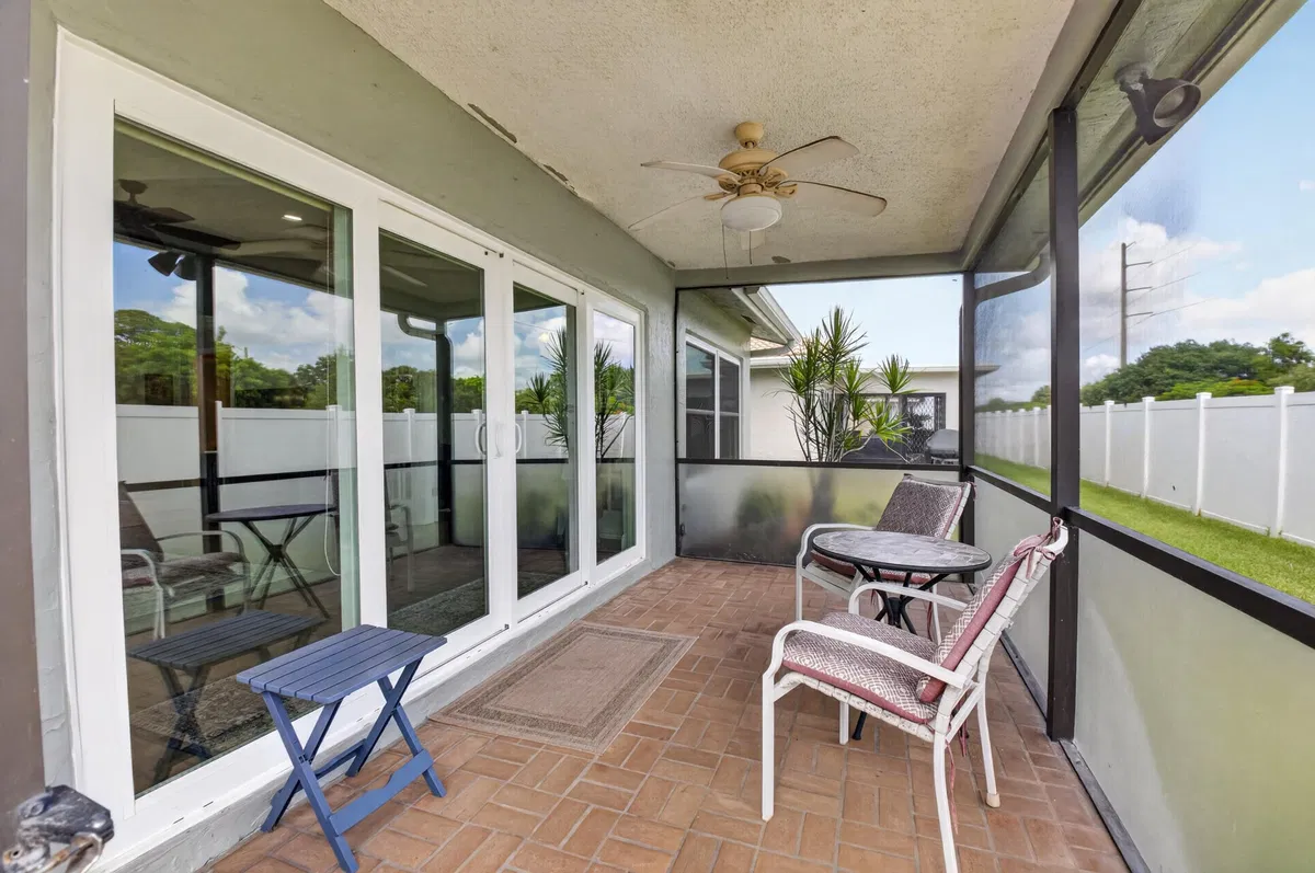Residence photo 31
