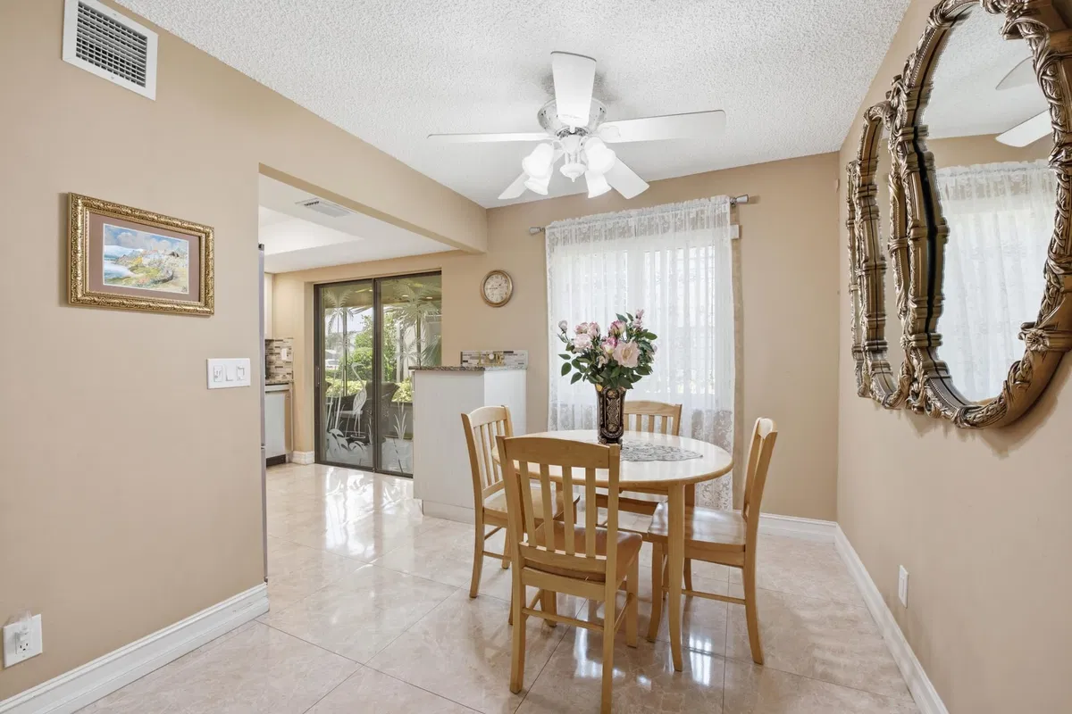 Residence photo 4