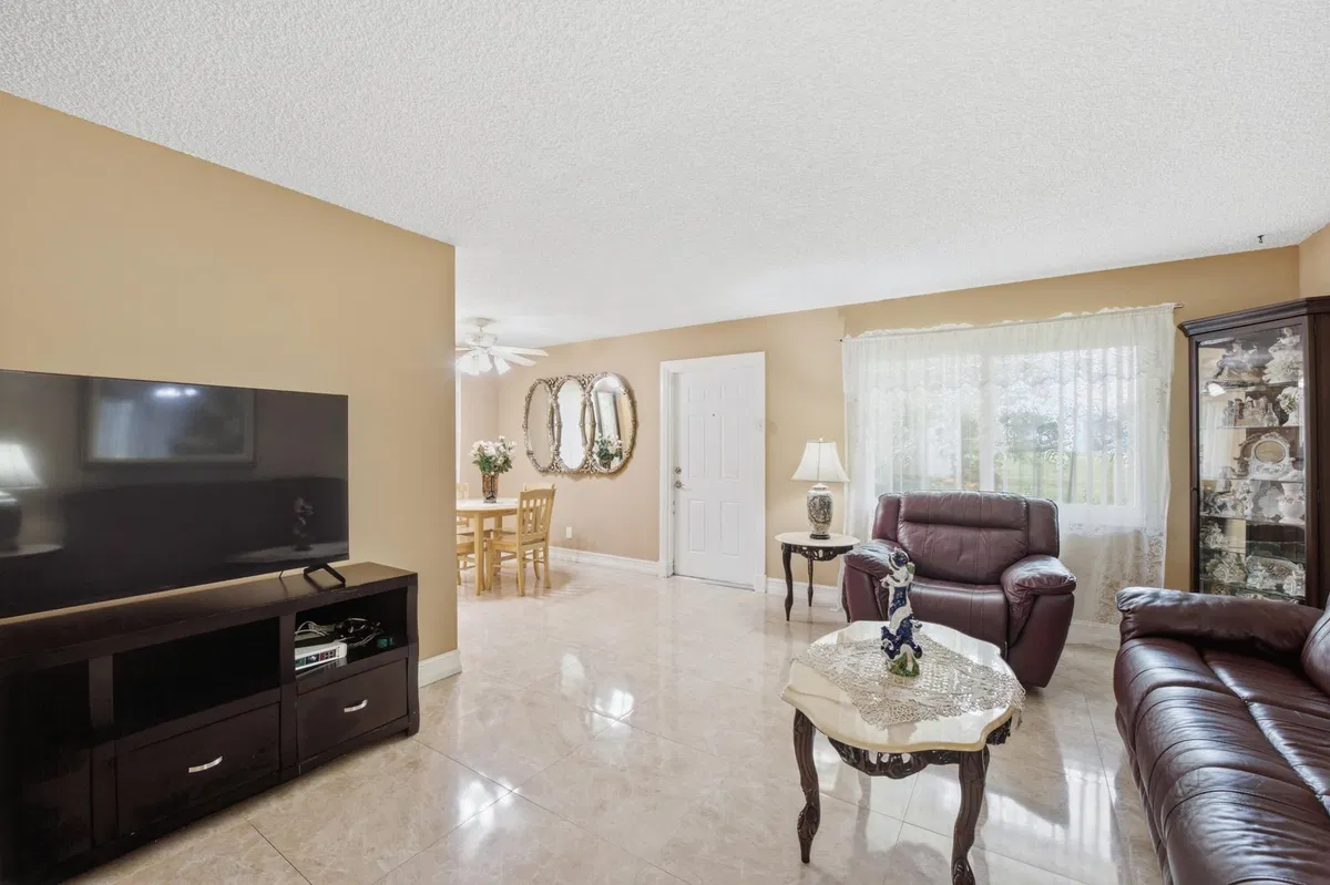 Residence photo 10