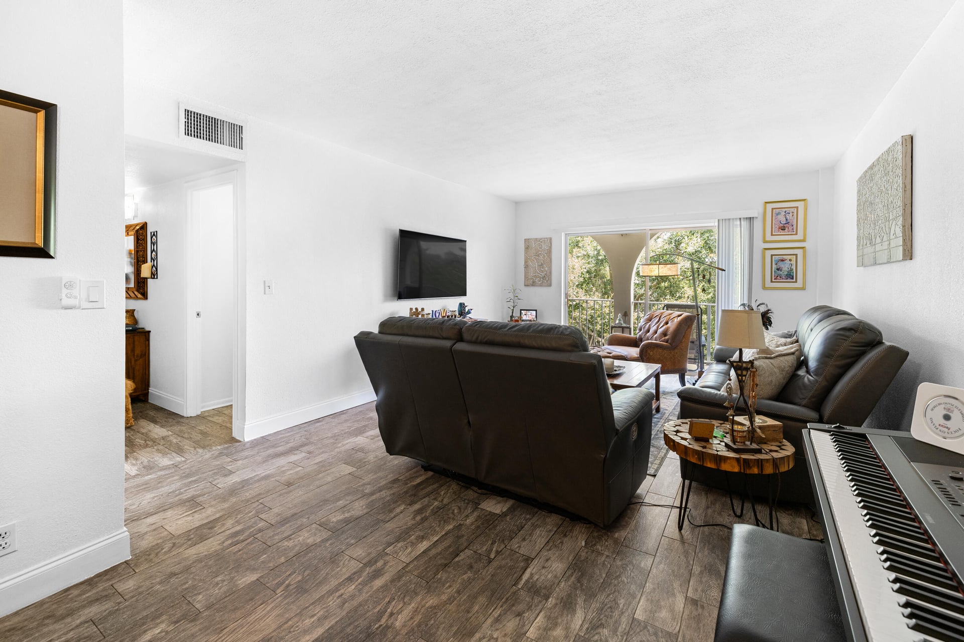 Unit 3210 photo 4