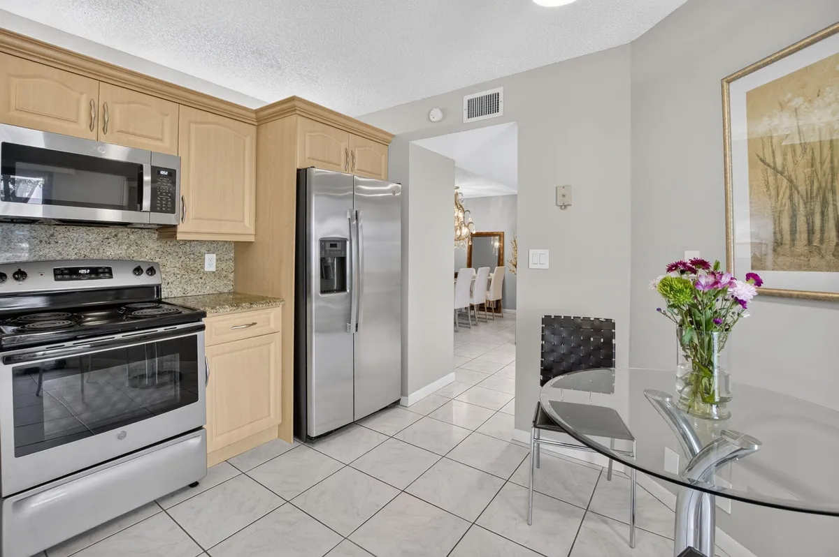 Unit 402 photo 16
