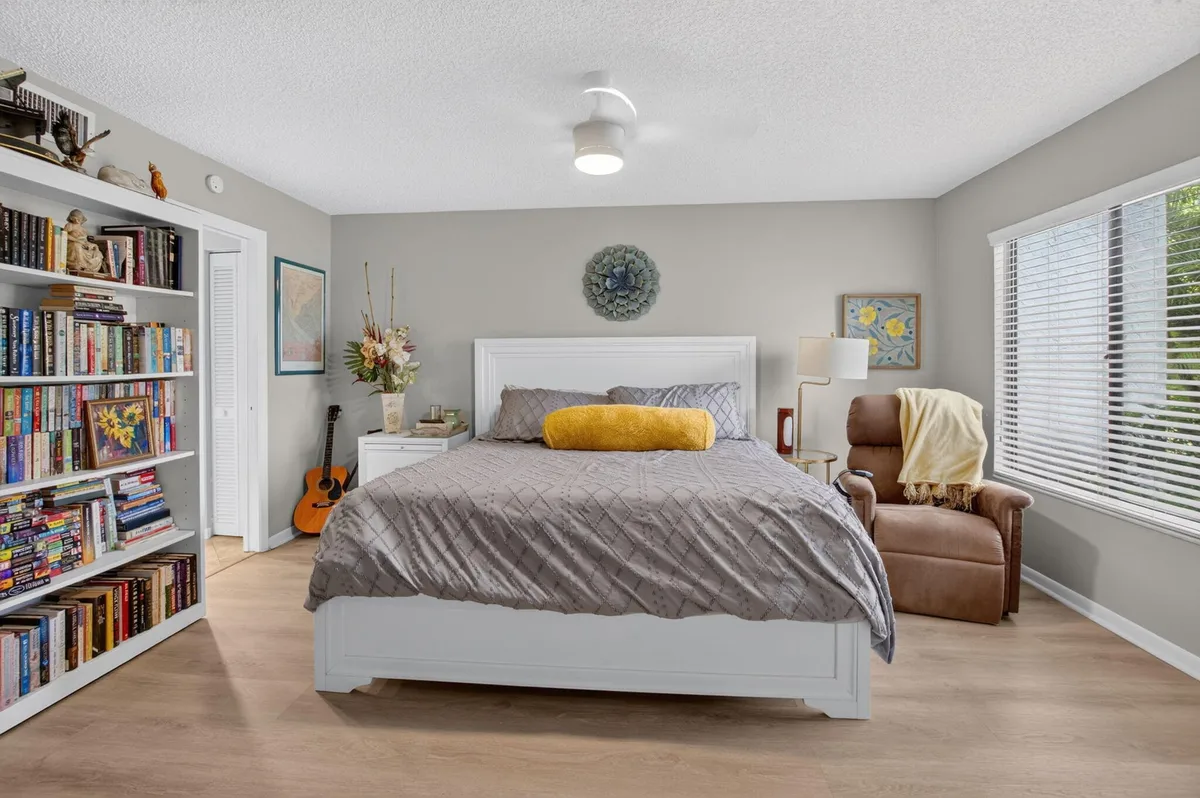 Unit 402 photo 22