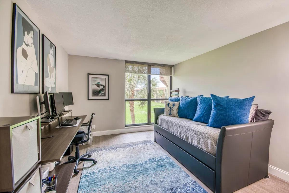 Unit 311 photo 19