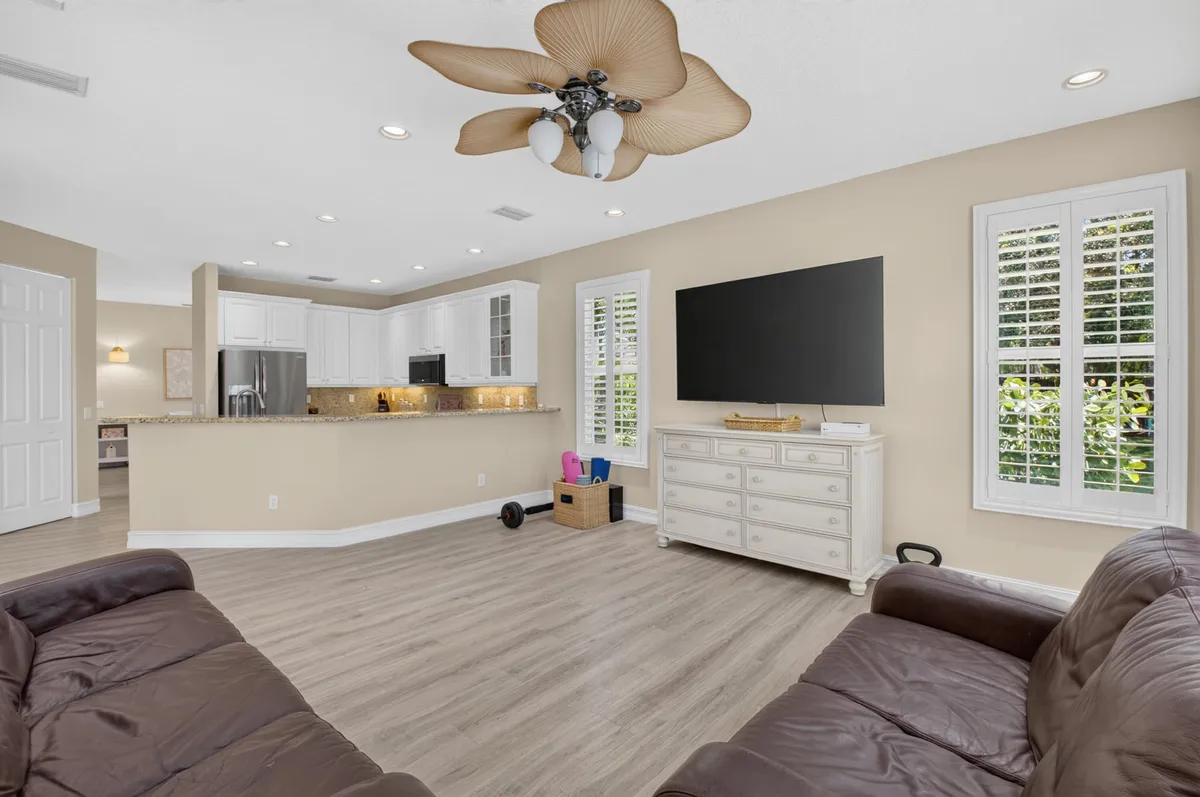  Residence photo 16