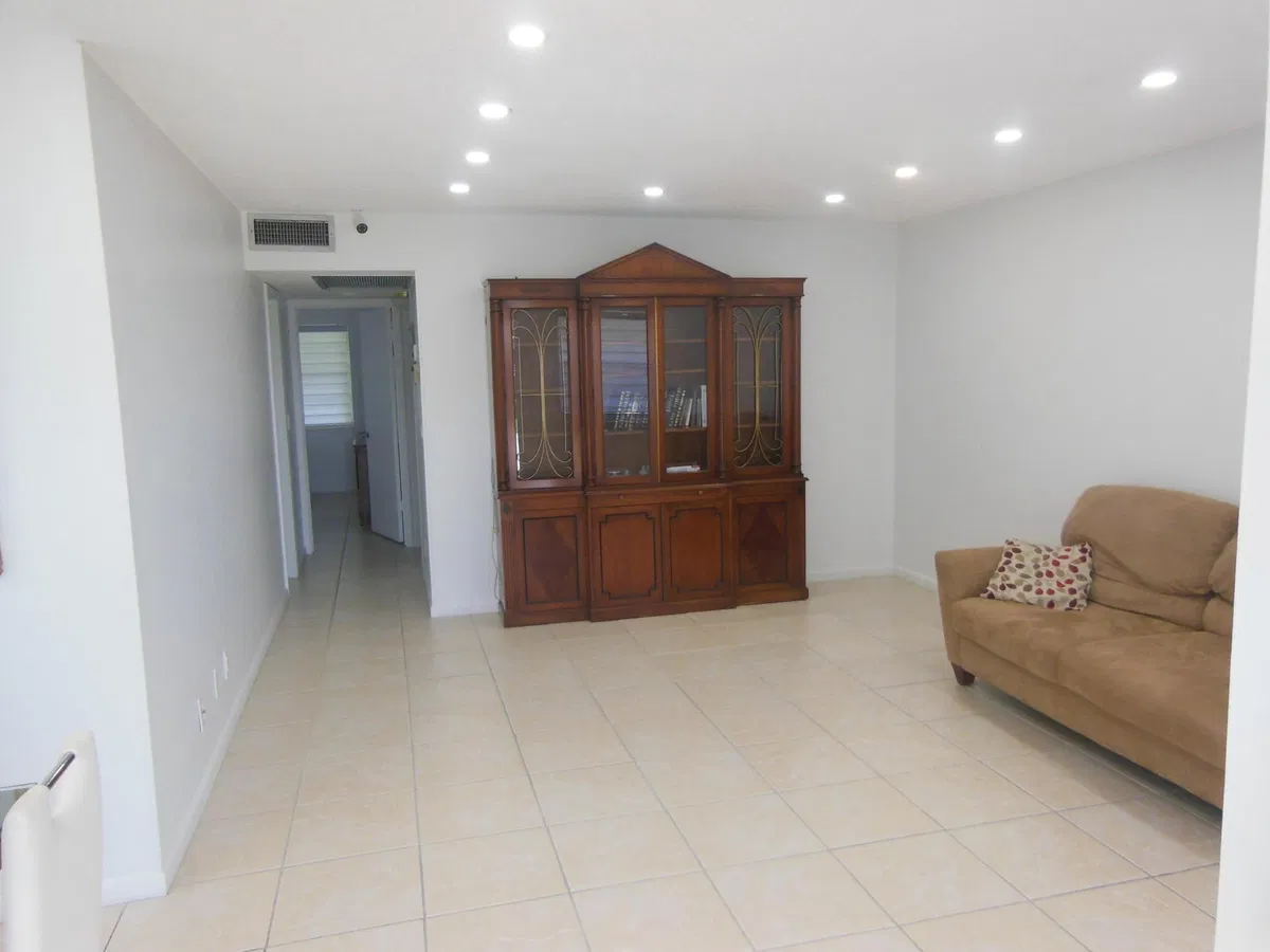 Unit 156 photo 7