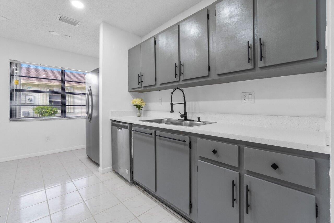 Unit 1620 photo 7
