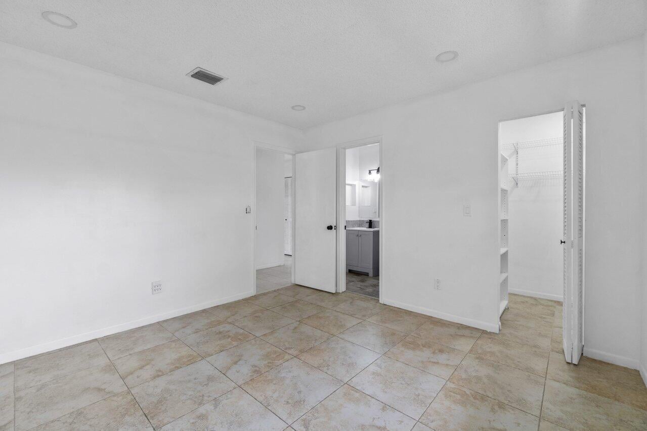 Unit 1620 photo 16