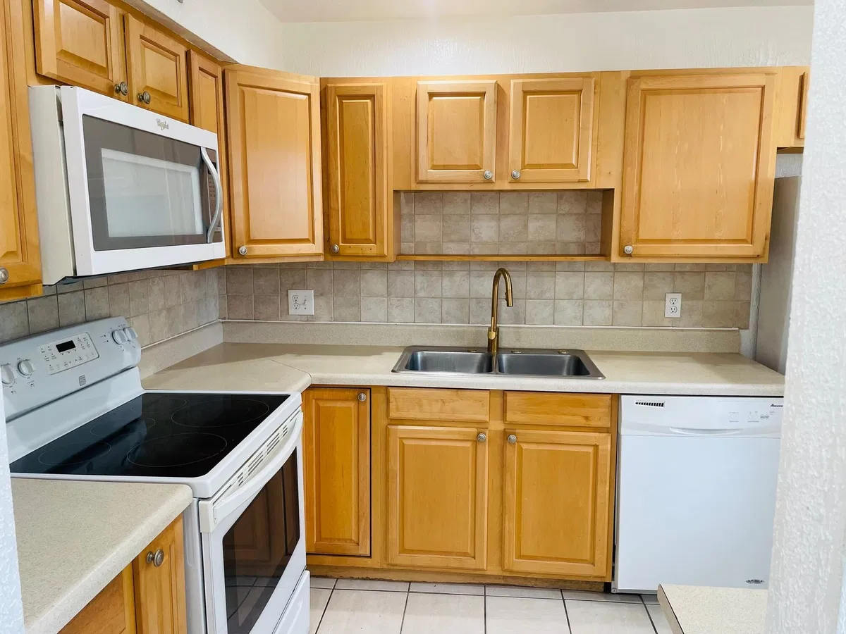 Unit 307 photo 7
