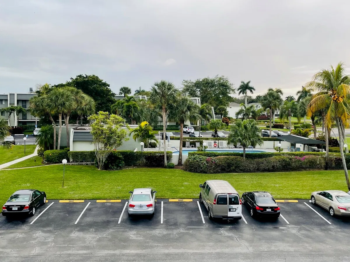 Unit 307 photo 25
