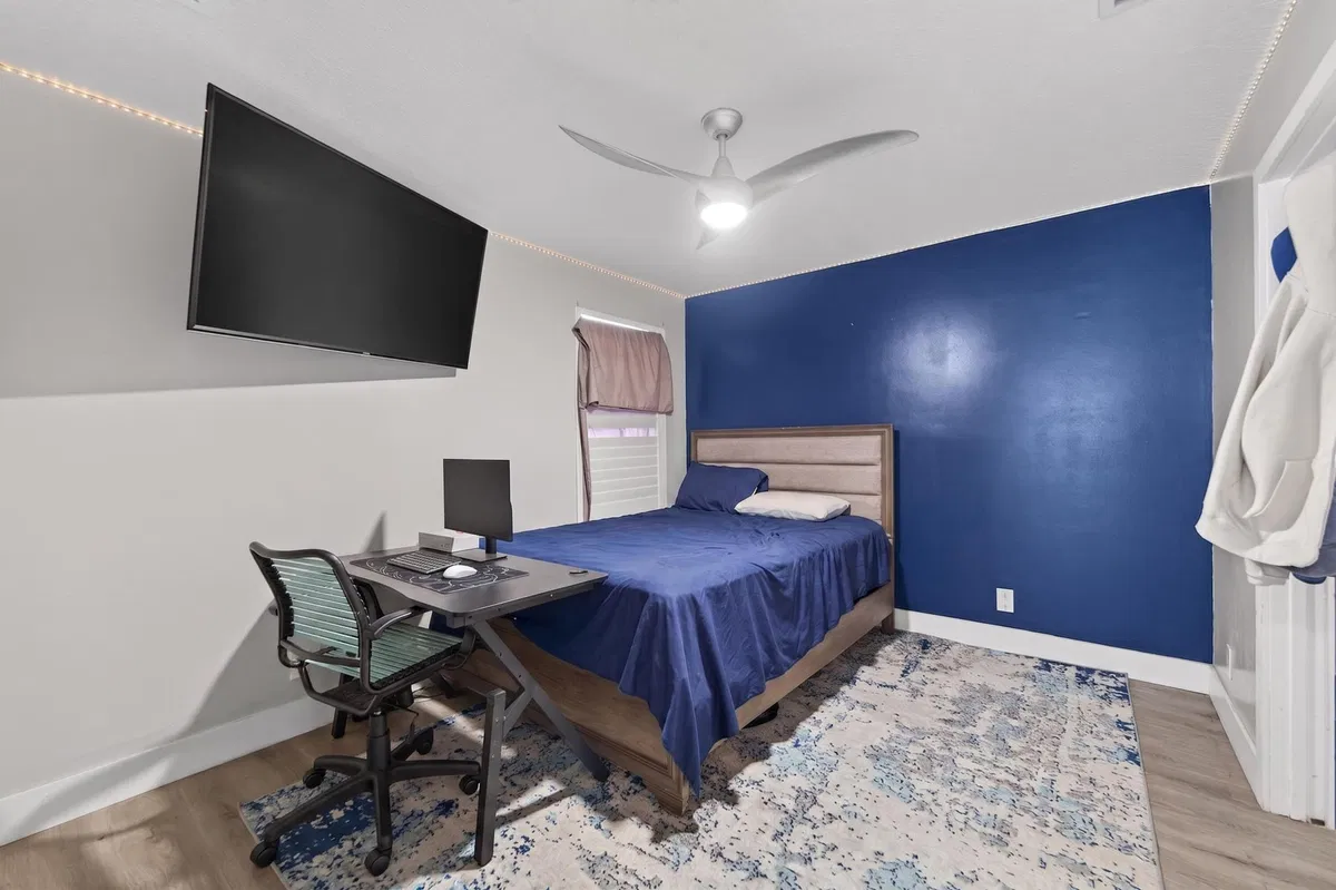Residence photo 16