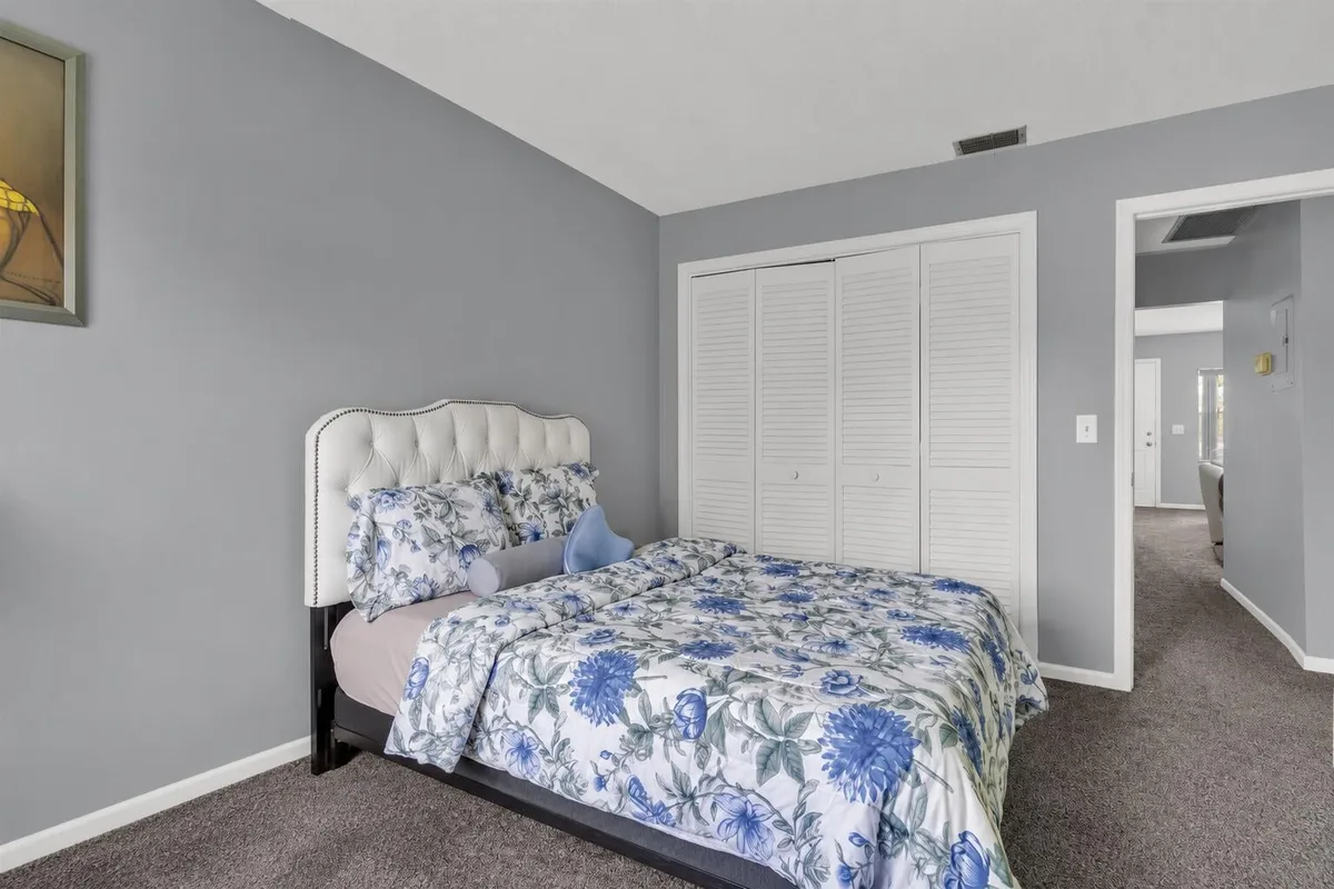 Unit 15 photo 22