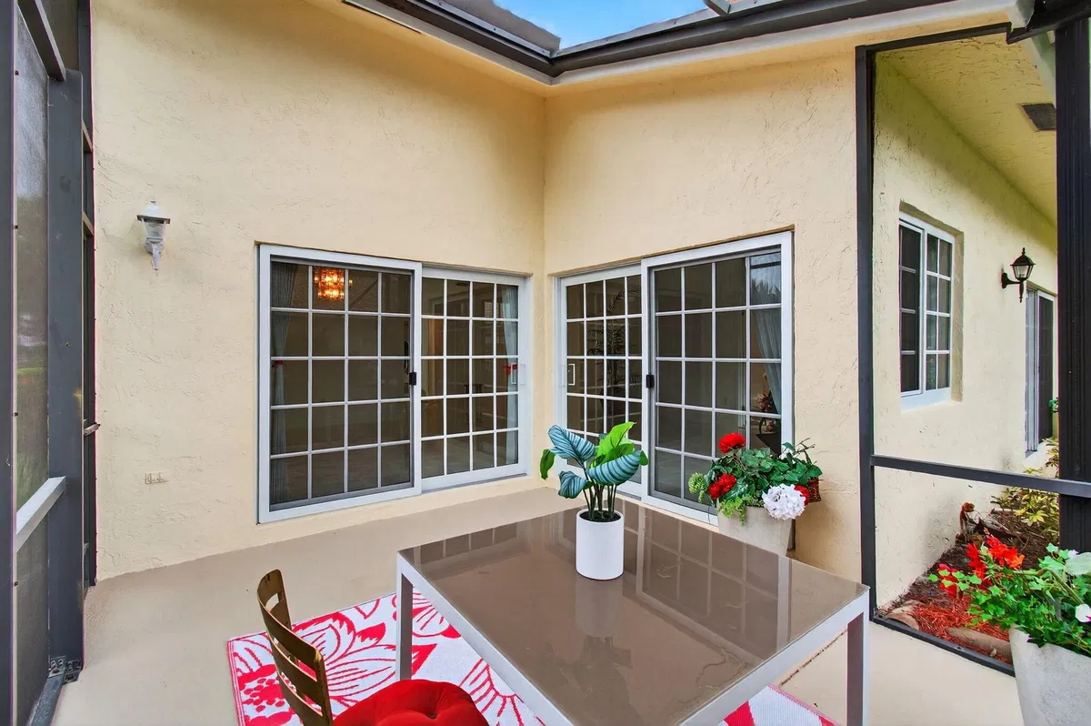 Residence photo 52