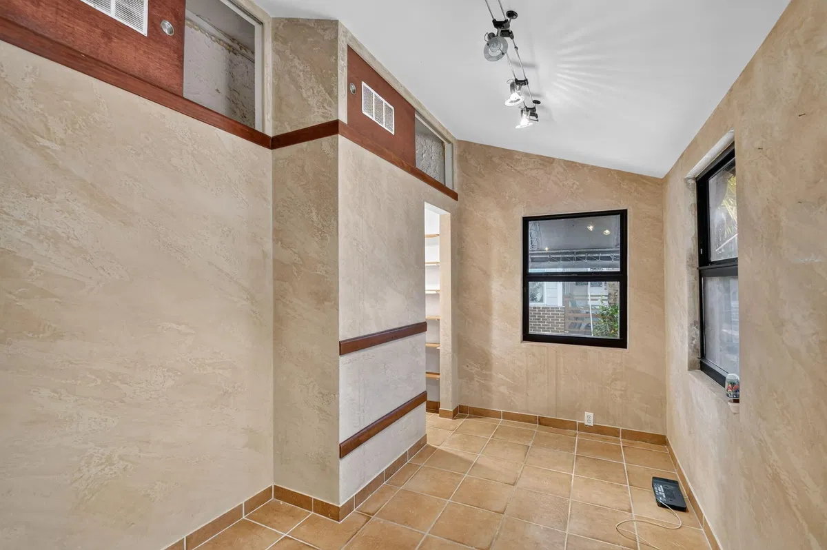 Residence photo 28