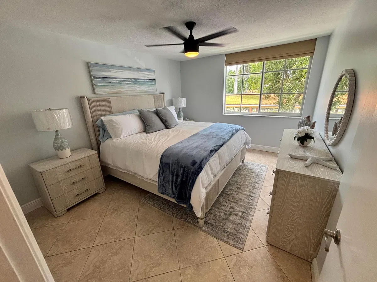 Unit 207 photo 7