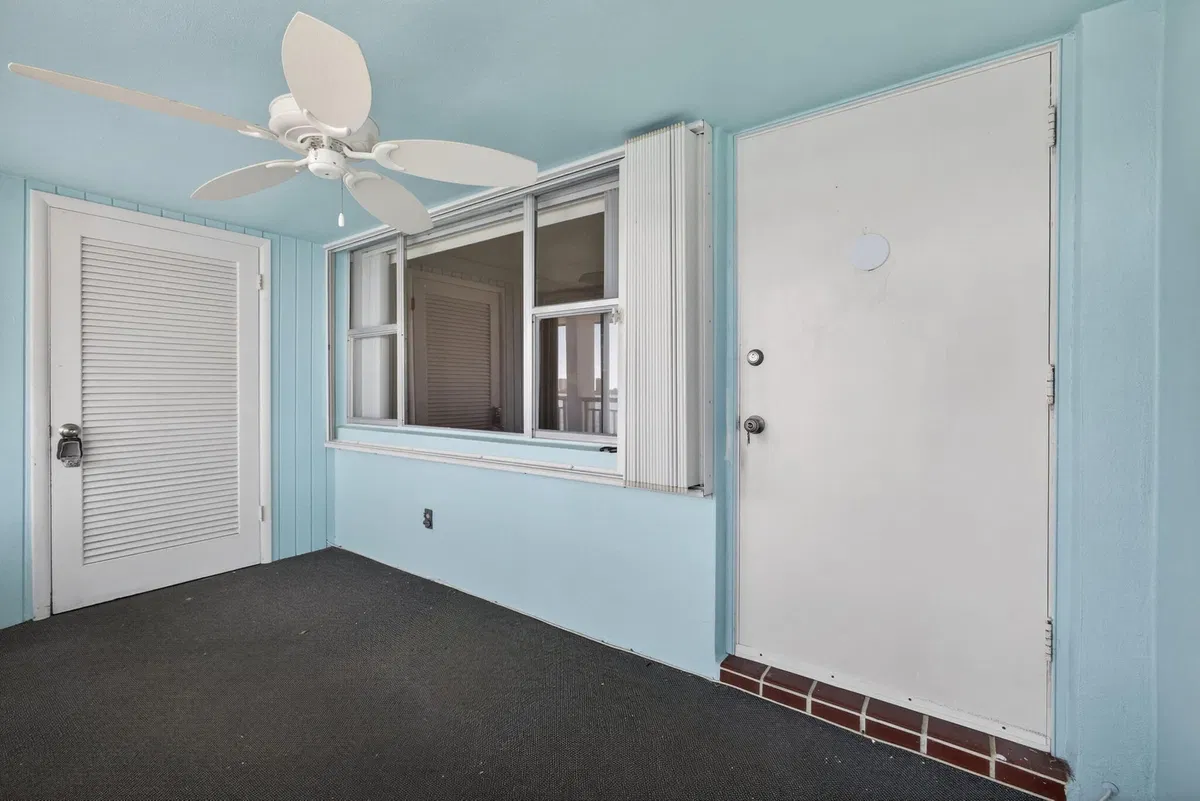 Unit 307 photo 19