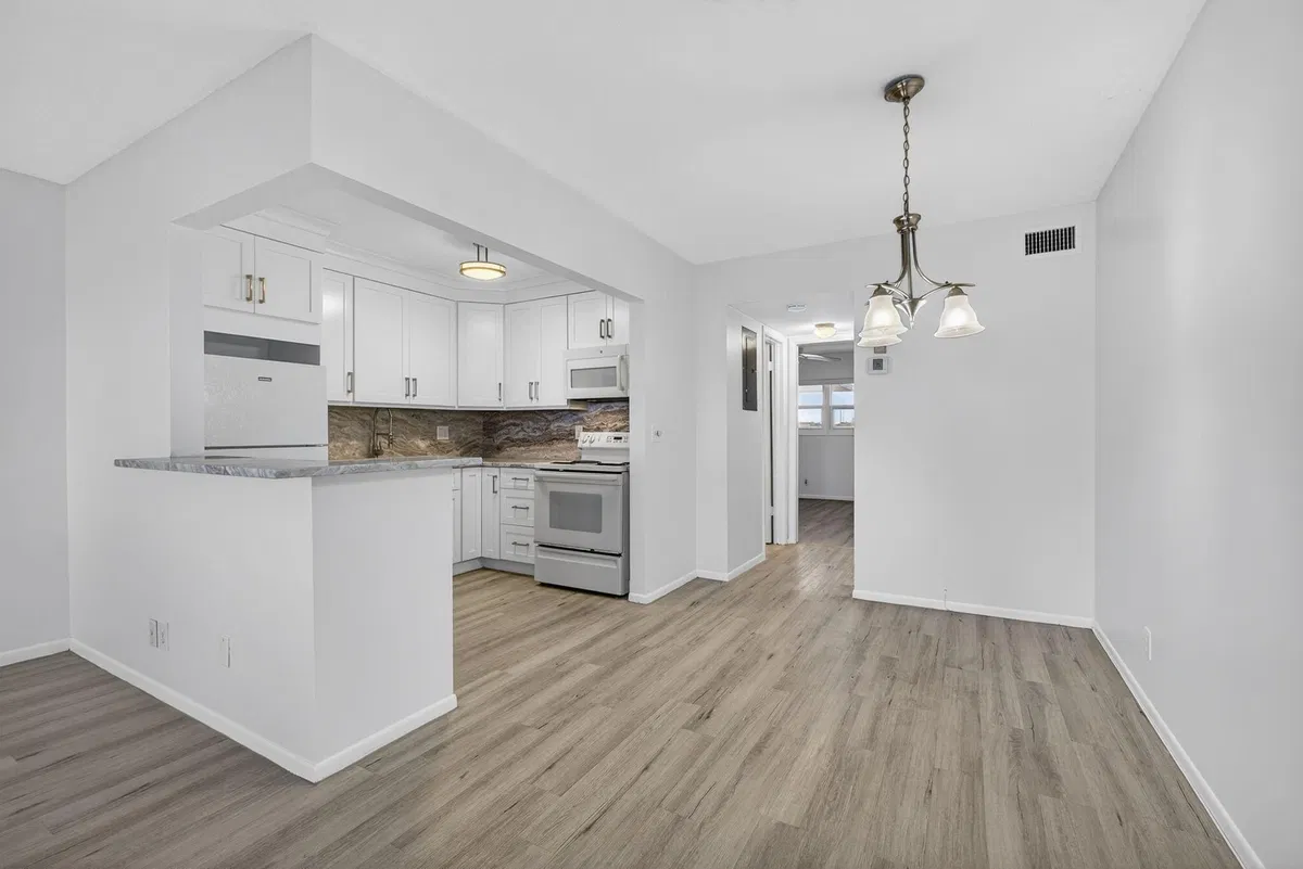 Unit 307 photo 13