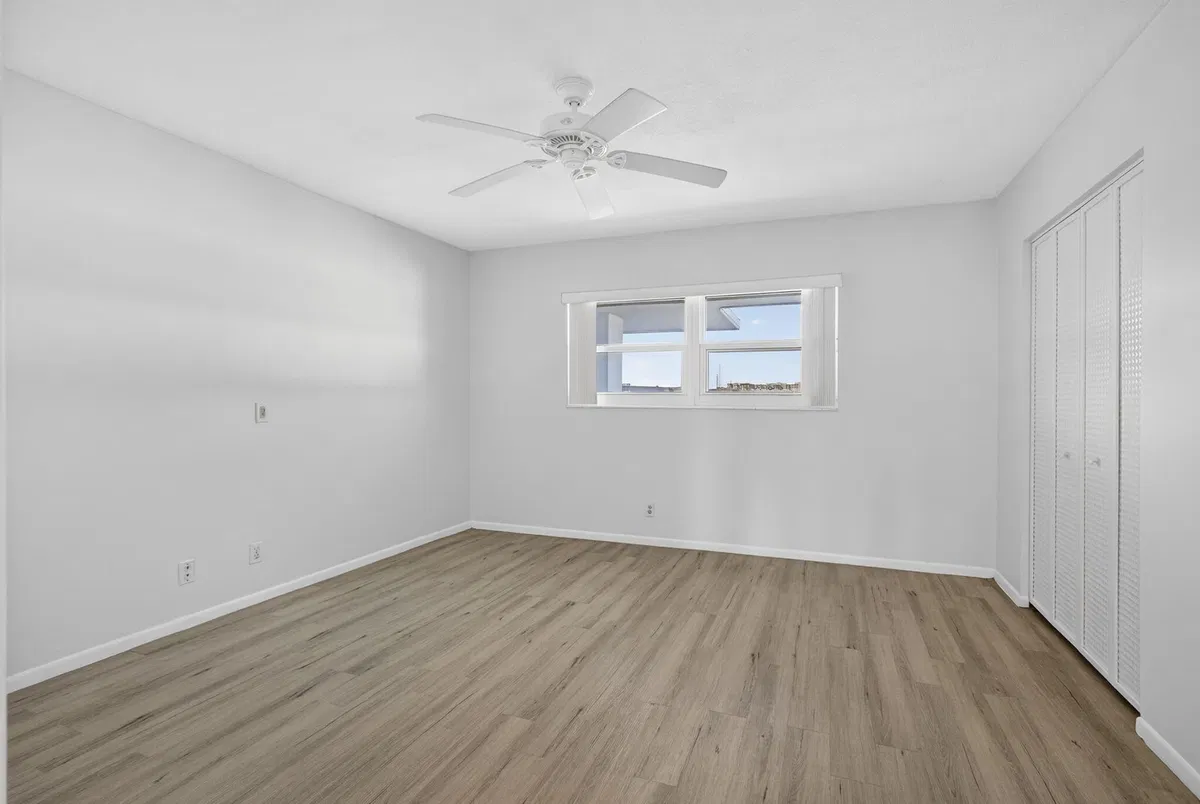 Unit 307 photo 16