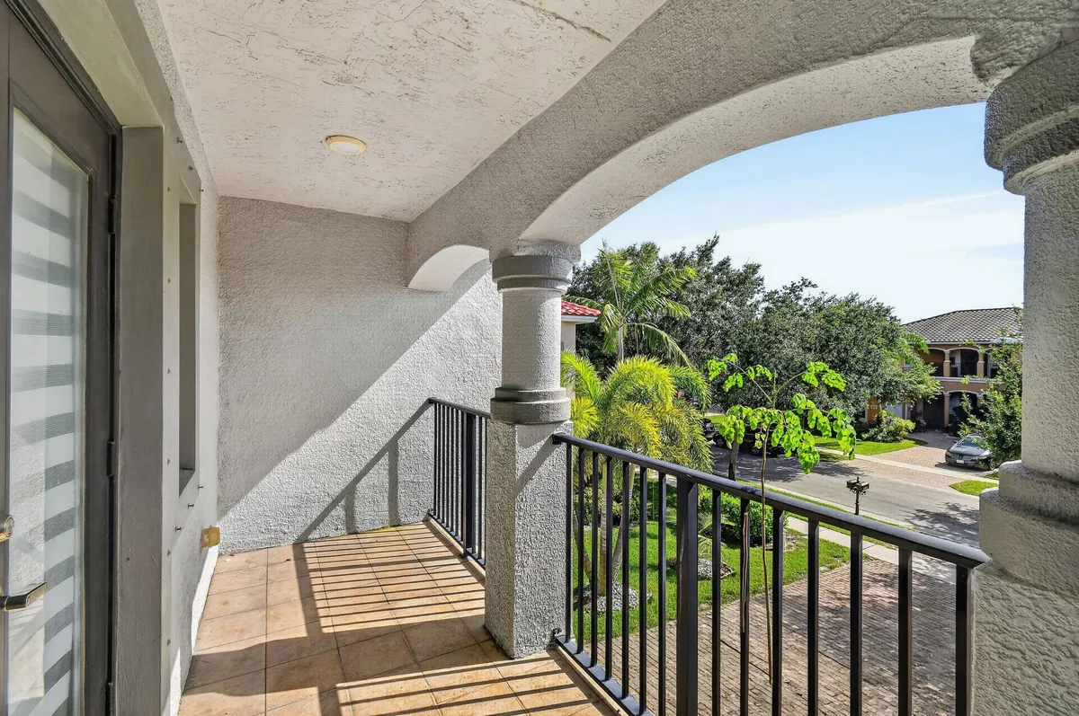Residence photo 37