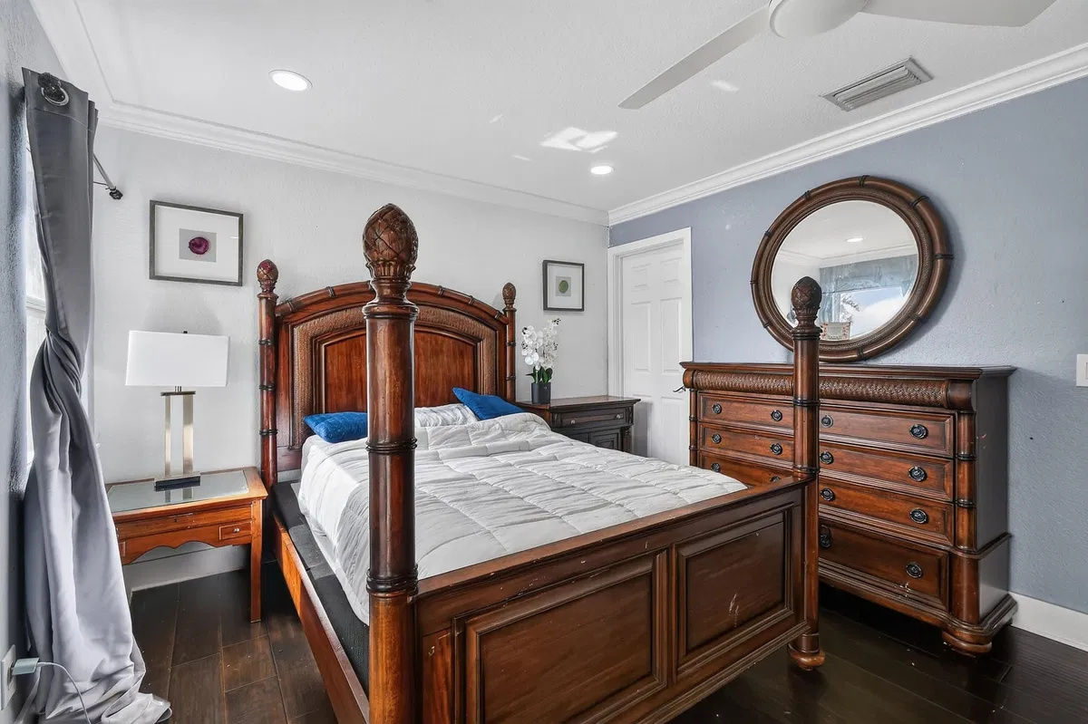 Residence photo 61