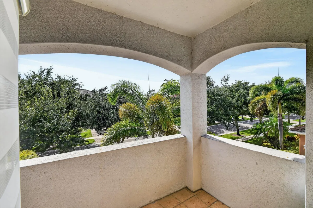 Residence photo 64