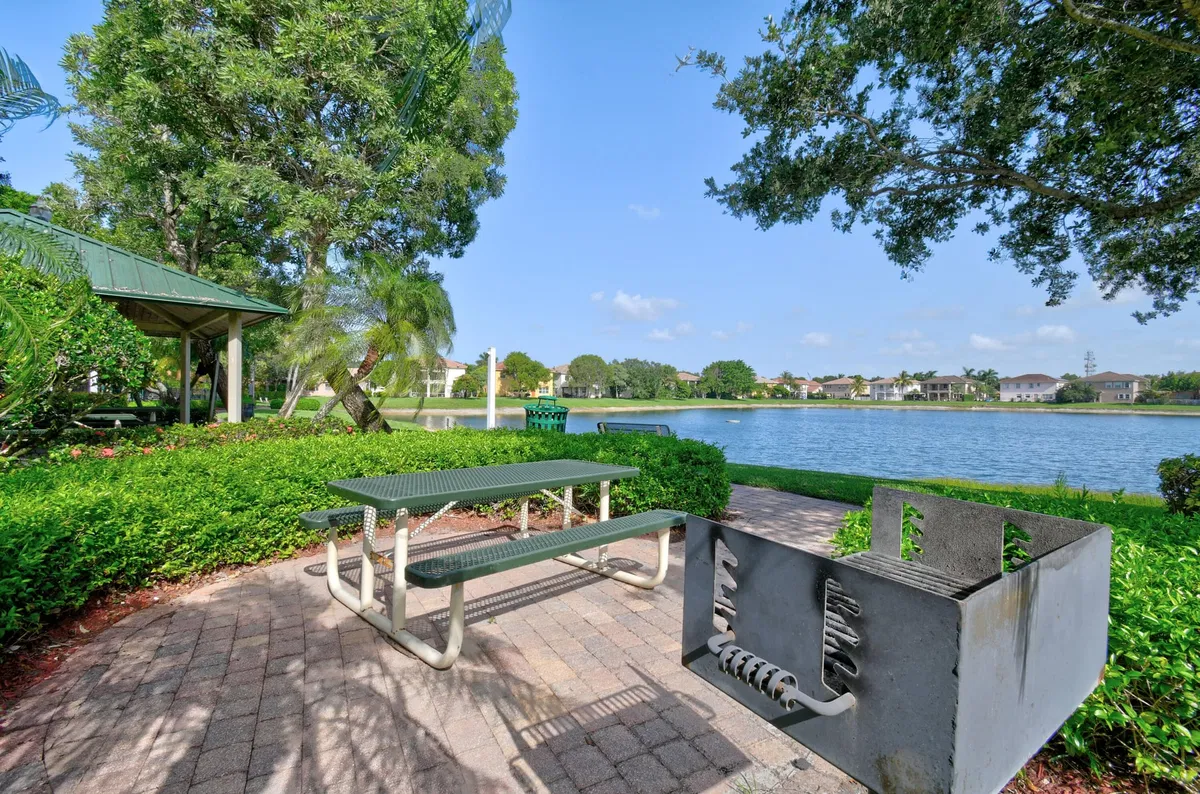 Residence photo 82