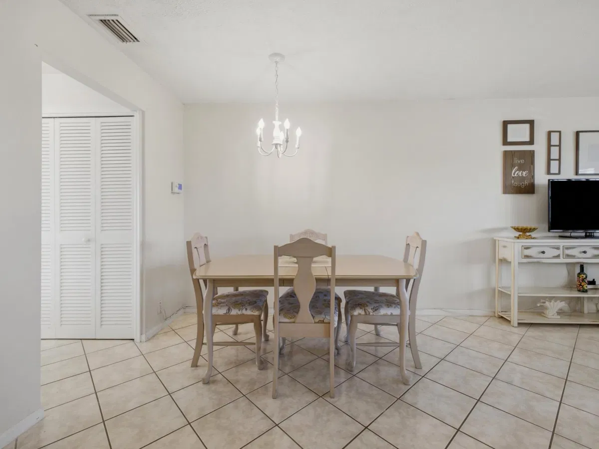 Unit 302 photo 10