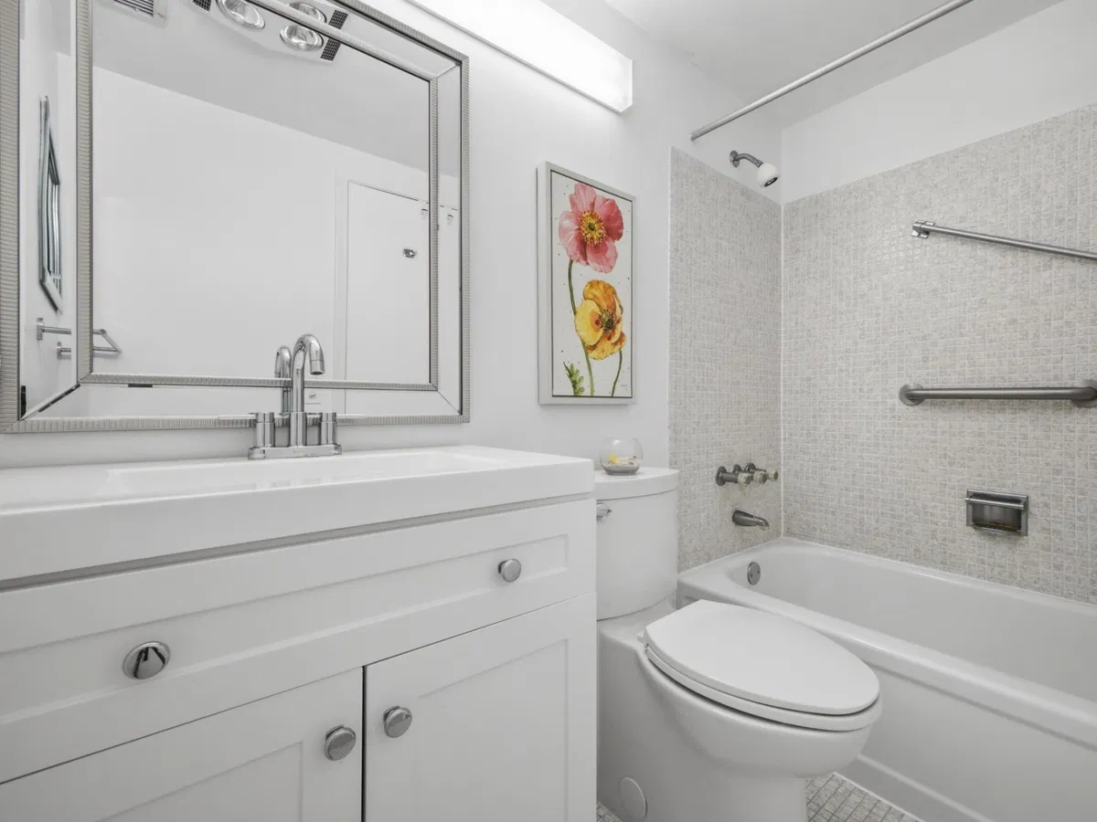 Unit 302 photo 22