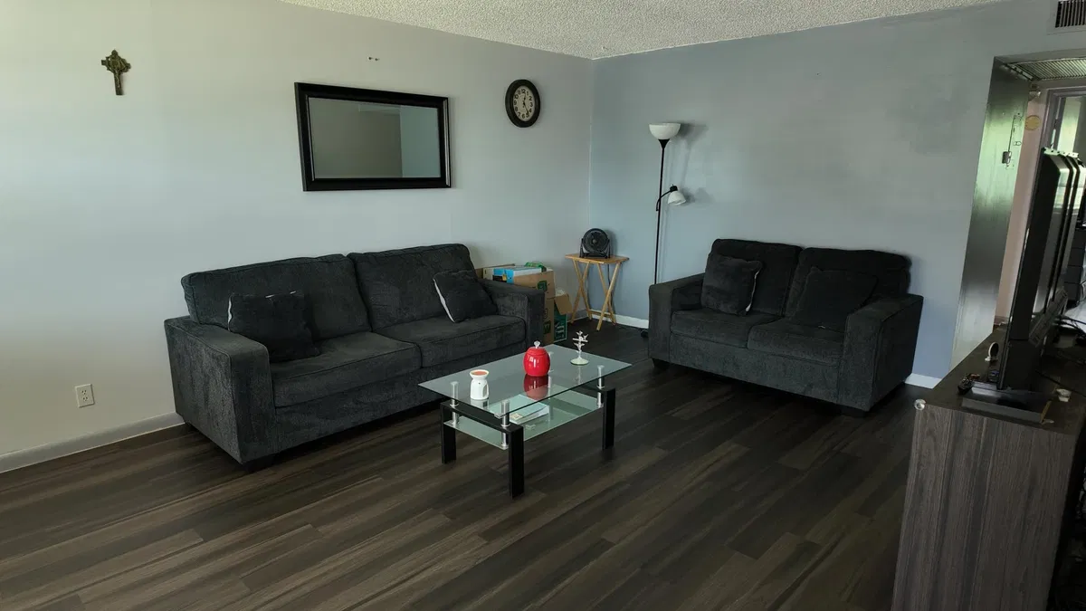 Unit 326 photo 4